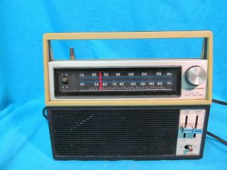 Radio Shack Realistic 12 - 666 Am/fm Portable Radio