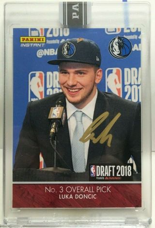 Luka Doncic 2018 - 19 Panini Instant Draft Night Gold On - Card Autograph Auto D 1/5