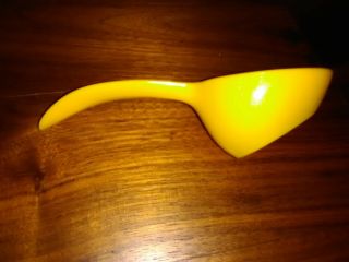 Vintage Tupperware Yellow Egg Lifter / Scoop Kitchen Gadget 1334