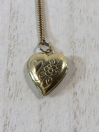 Vintage Heart Shaped Locket Gold Tone 18 Inch Chain Women 