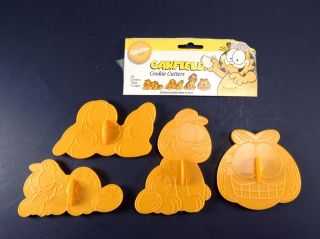 Vtg Garfield Cartoon Cat Cookie Cutters By Wilton Set Of 4 With Dog Friend Odie