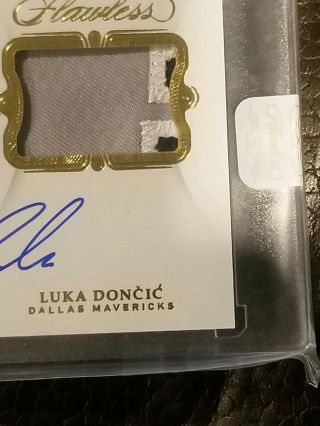 2018 Flawless Luka Doncic Auto Patch 8/10 RPA Mavericks Encased 2