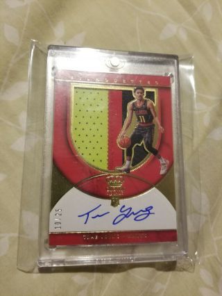 2018 - 19 Crown Royale Silhouettes Auto Patch Autograph Prime Trae Young /25