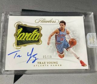 2018 - 19 Panini Flawless - Trae Young Rookie Patch Auto Logo /10