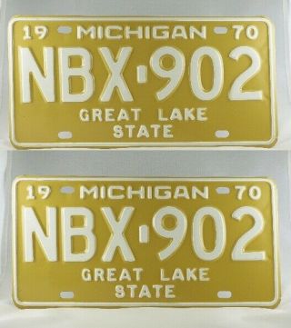 1970 Michigan Passenger License Plate Pair - Near