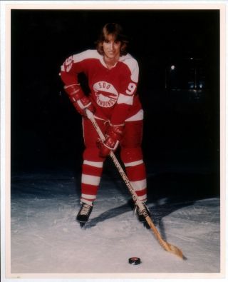 1 - 8 X 10 Team Issued Photo Of Wayne Gretzky Of The Sault Ste.  Marie Greyhounds