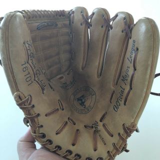 Vintage 1970s Baltimore Orioles Major League Baseball Glove 16101 Game Giveaway 2