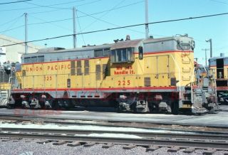 (union Pacific Railroad Slide) Up - 225 Gp9 Omaha Ne.  Oct - 12 - 1975 (c2)