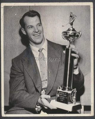 Gordie Howe With Sports Guild Award Detroit Red Wings Press Photo 1954