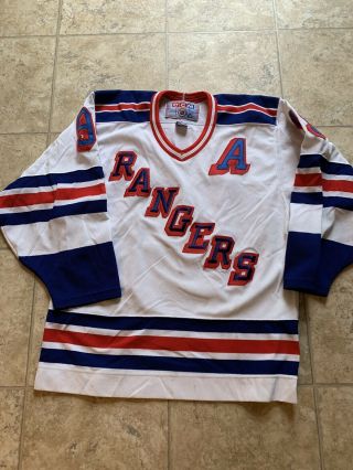 VINTAGE MADE IN CANADA CCM YORK RANGERS 99 WAYNE GRETZKY JERSEY IN SIZE M 2