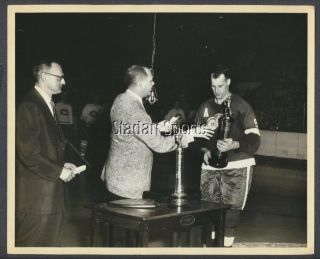 Gordie Howe Awards Night Press Photo 1958 Detroit Red Wings Archives