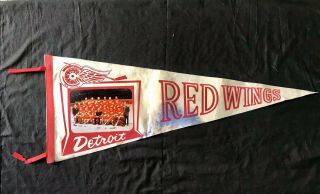 1962 - 63 Detroit Red Wings Hockey Pennant W/ Team Picture Gordy Howe