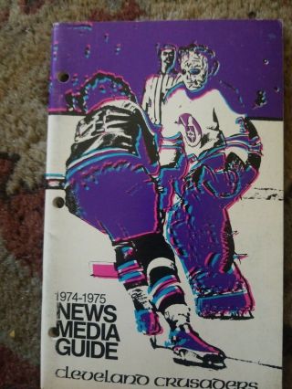 1974 - 75 CLEVELAND CRUSADERS MEDIA GUIDE Yearbook Press Book 1975 NHL Program 2