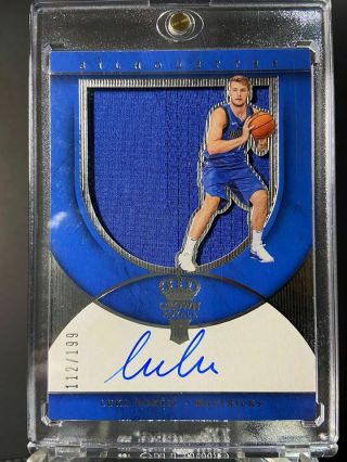 2018 - 19 Crown Royale : Luka Doncic Silhouettes Rookie Jersey Autograph 112/199