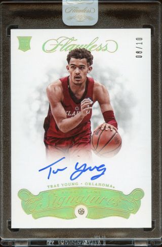 2018 - 19 Flawless Trae Young Collegiate Gold Rookie Signatures Auto 8/10 Rc