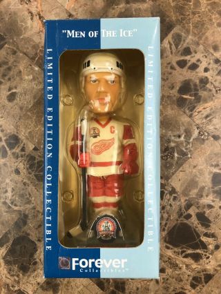 Steve Yzerman 2002 Stanley Cup Bobble Head Forever Collectibles Men Of The Ice