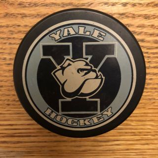Yale University Ecac Game Puck 1999 - 2003 College Hockey Ncaa