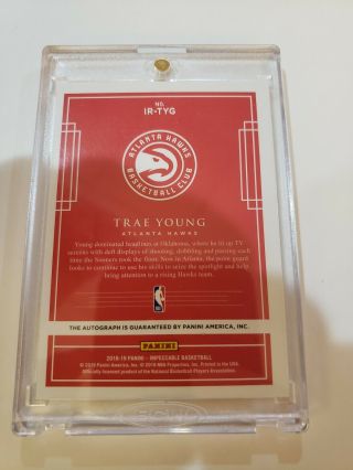2018 - 19 Panini Impeccable Trae Young Hawks RC Rookie AUTO gold 8/10 2