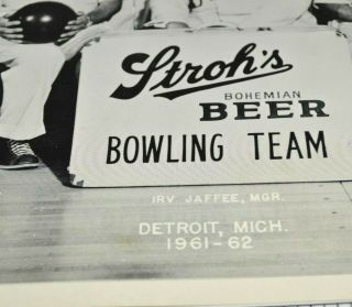 Vintage 1961 - 1962 Stroh ' s Beer Bowling Team B/W 8x10 Team Photo in Detroit Bowl 3