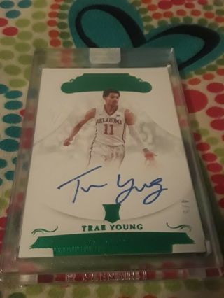 Trae Young 2018 - 19 Flawless Collegiate Rookie RC Emerald Auto d 4/5 RARE 3