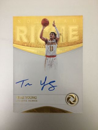 2018 - 19 Opulence Trae Young On - Card Rookie Auto D 19/25 Rc