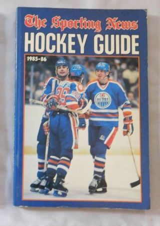 1985 - 86 The Sporting News Hockey Guide Wayne Grerzky Edmonton Oilers