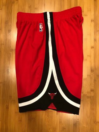 Authentic Adidas Chicago Bulls Stitched Basketball Shorts - Mens Large