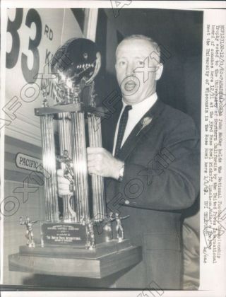 1963 Usc Trojans Football Coach Chof John Mckay Nfc Trophy Press Photo