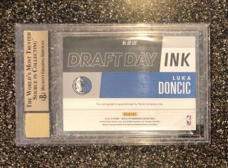 LUKA DONCIC 2018 - 19 PANINI ABSOLUTE DRAFT DAY INK ROOKIE AUTO RC /125 BGS 9.  5 2