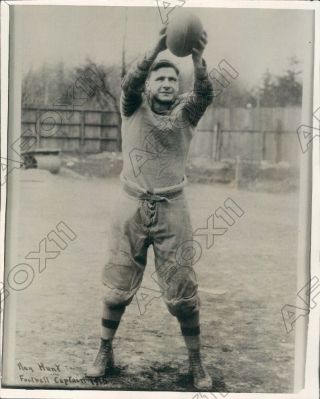 1932 Washington Huskies Football Player Catches A Ball