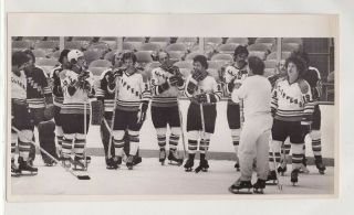 1975 - 76 Baltimore Clippers 5x6 Ahl Hockey Team Sun Press Photo