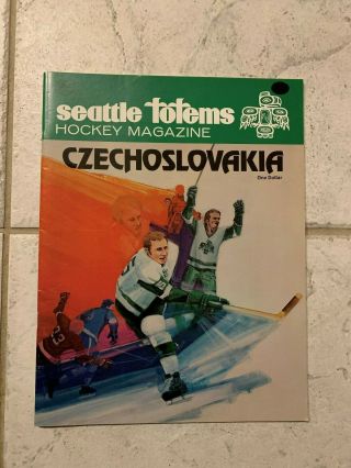 1973 - 74 Whl Hockey Program Seattle Totems Vs Czechoslovakia December 25th 1973
