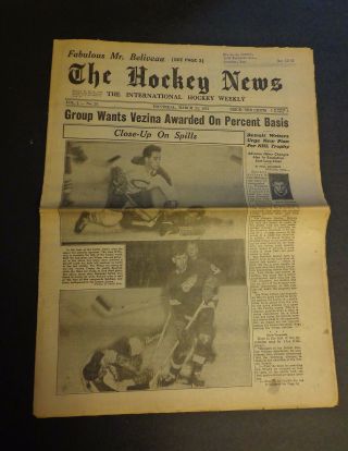 The Hockey News March 24,  1951 Vol.  4 No.  25 Sawchuck,  Olmstead,  Howe Mar 