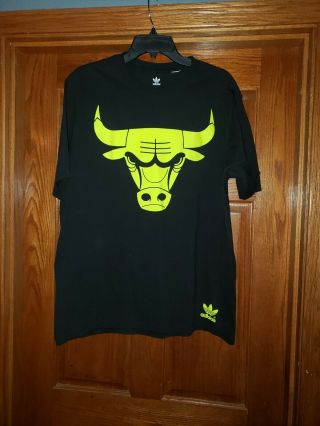 Chicago Bulls Neon Green Graphic Adidas T Shirt Black Short Sleeve Mens Large