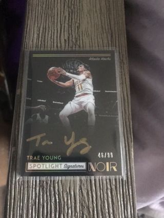 Trae Young 2018 - 19 Noir Spotlight Signatures Gold Ink Parallel Auto Rc /99 Hot