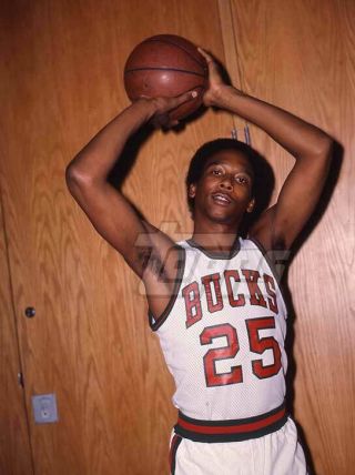 1975 Topps Basketball Aba Nba Color Negative.  Gary Brokaw Bucks