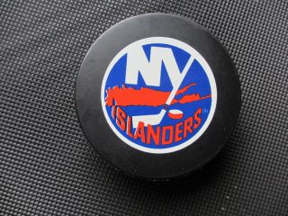 York Islanders 1992 - 93 Official Nhl Game Puck