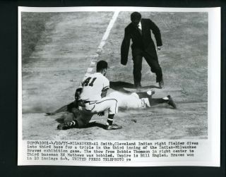 Eddie Mathews & Al Smith 1955 Press Photo Milwaukee Braves Cleveland Indians