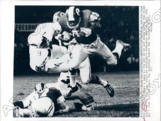 1975 Washington Redskins Rb Larry Brown Runs Ball Vs Cardinals Press Photo