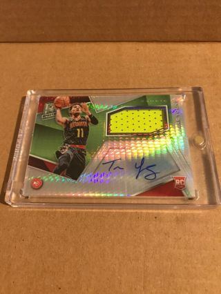 2018 - 19 Panini Spectra Trae Young Neon Green Sp On Card Auto Rpa 