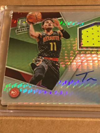 2018 - 19 Panini Spectra Trae Young NEON GREEN SP ON CARD AUTO RPA ' ed 02/49 3