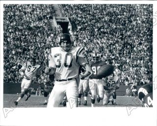 1972 Minnesota Vikings Rb Bill Brown Runs Ball Vs Rams Press Photo
