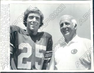 1972 Usc Trojan Football Coach Johnny Mckay & J K Mckay Press Photo