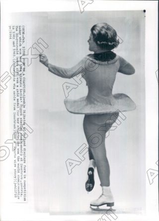 1964 Olympic Figure Skating Champion Sjoukje Bijkstra Displays Form Press Photo