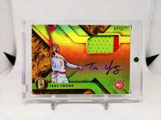2018 - 19 Chronicles Gold Standard Rookie Patch Auto Trae Young D /25 Wow