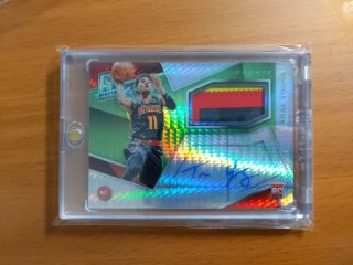 Trae Young Rc Patch Auto /49 2018 - 19 Panini Nba Spectra