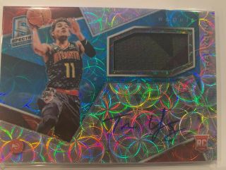 2018 - 19 Panini Spectra Blue Trae Young Rookie Patch Auto 49/99 Rpa Atlanta Hawks