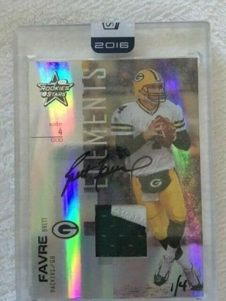 2016 Panini Honors Packers Brett Favre On Card Auto / Jersey / Patch 1 / 4