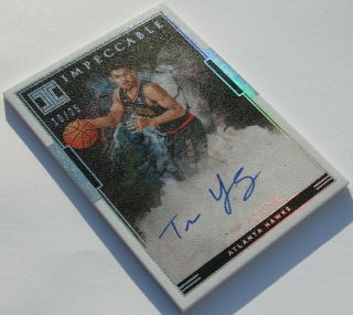 2018 IMPECCABLE 10/25 HOLO TRAE YOUNG AUTO/Autograph RC/ROOKIE CARD 3