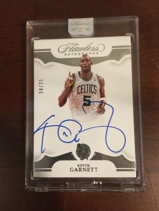2018 - 19 Panini Flawless Autographs Kevin Garnett 04/25